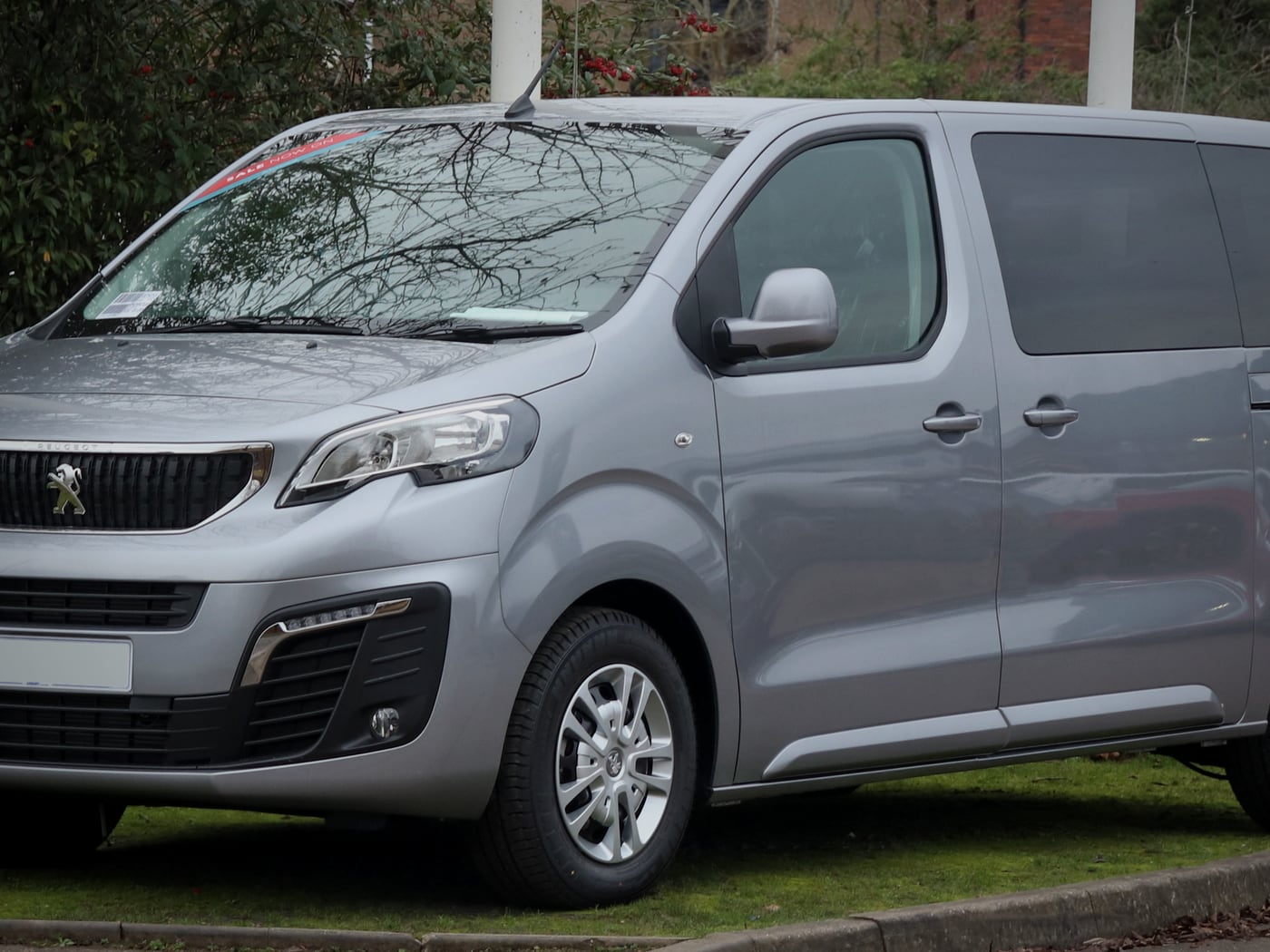 Peugeot Traveller 2021